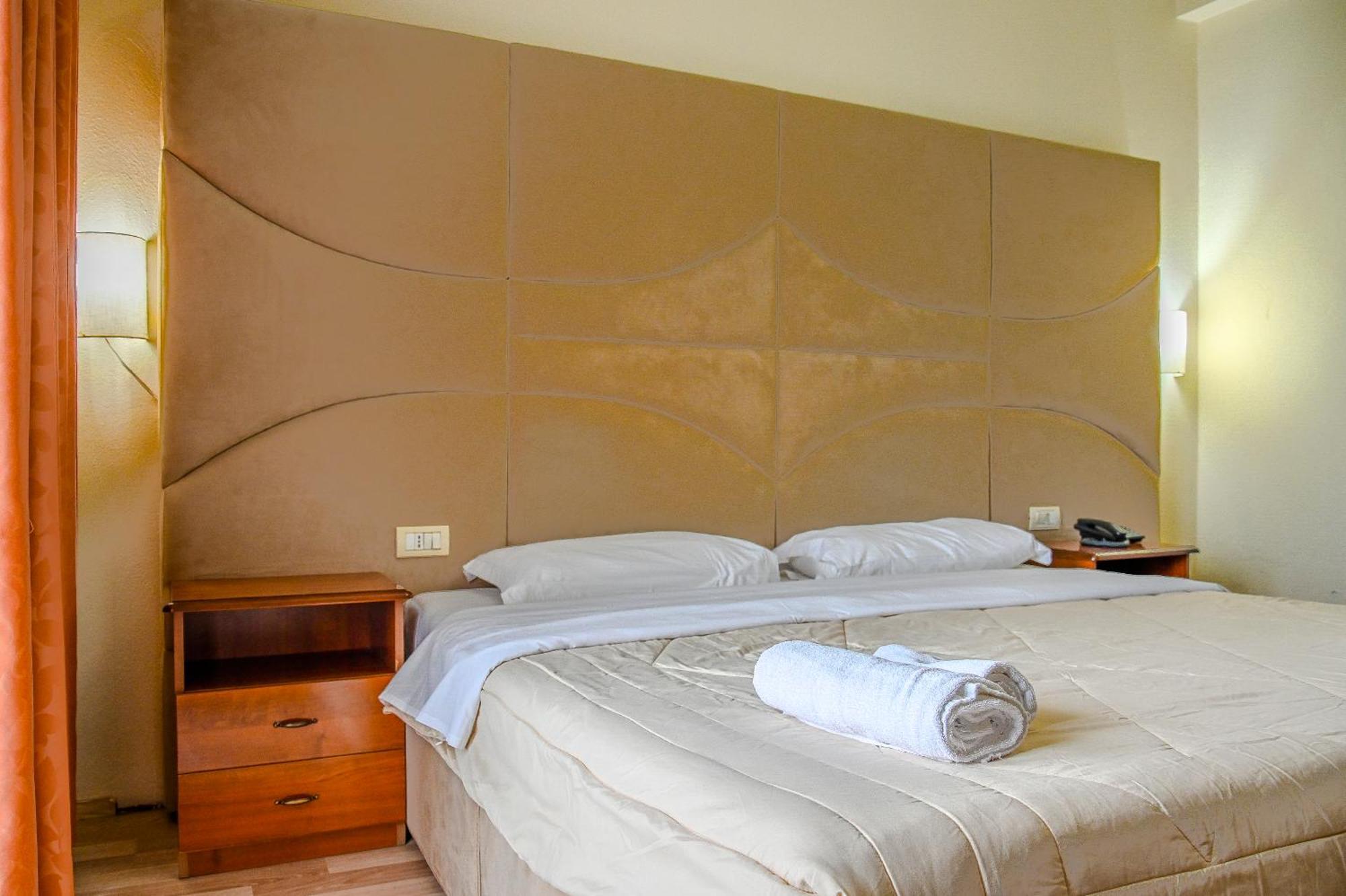 Hotel Vivas Durres Luaran gambar
