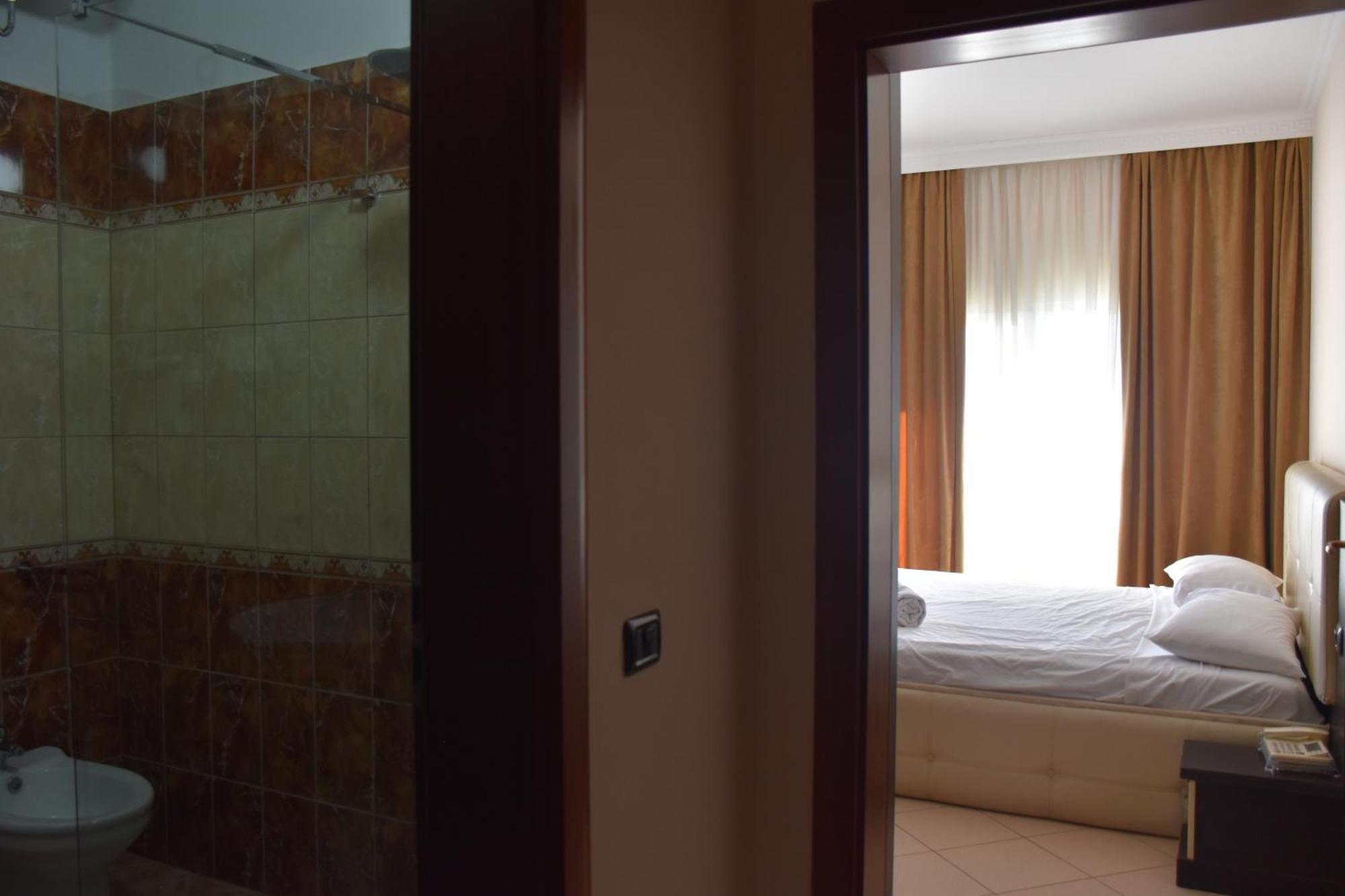 Hotel Vivas Durres Luaran gambar